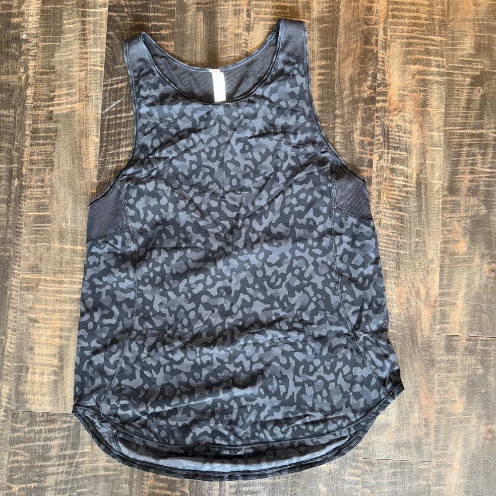 Lululemon Size 6 Women's Racerback Tank Top – Black Camo Print